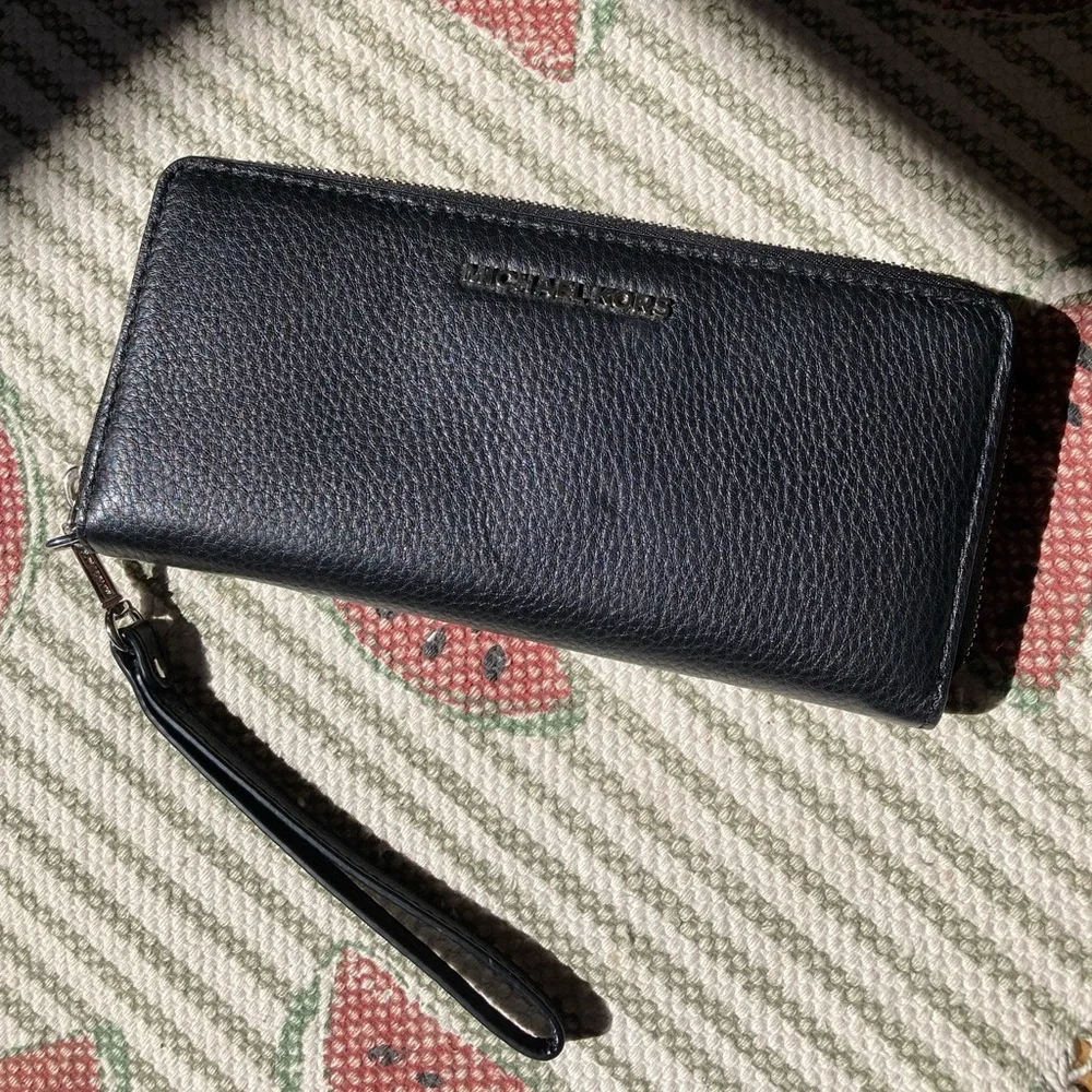 Michael Kors Black Pebbled Leather Large Zipper Wallet Wristlet Silver Hardware